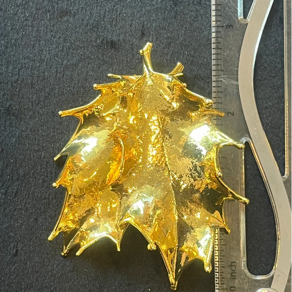 Gold-Plated Dipped Golden Leaf Brooch/Pin -Vintage - Picture 2 of 5